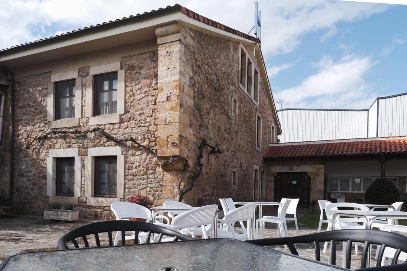Posada La Estela De Barros Corrales De Buelna Dış mekan fotoğraf