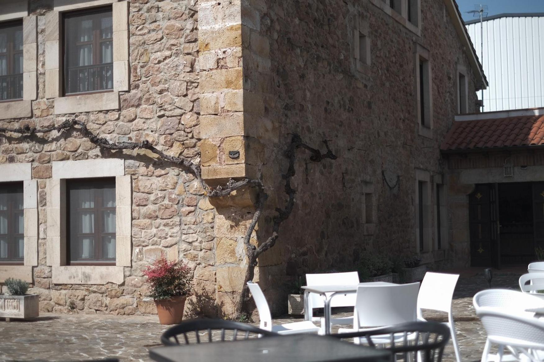 Posada La Estela De Barros Corrales De Buelna Dış mekan fotoğraf